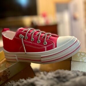 Brand new very G sparkling strings hot pink sneakers sz 8